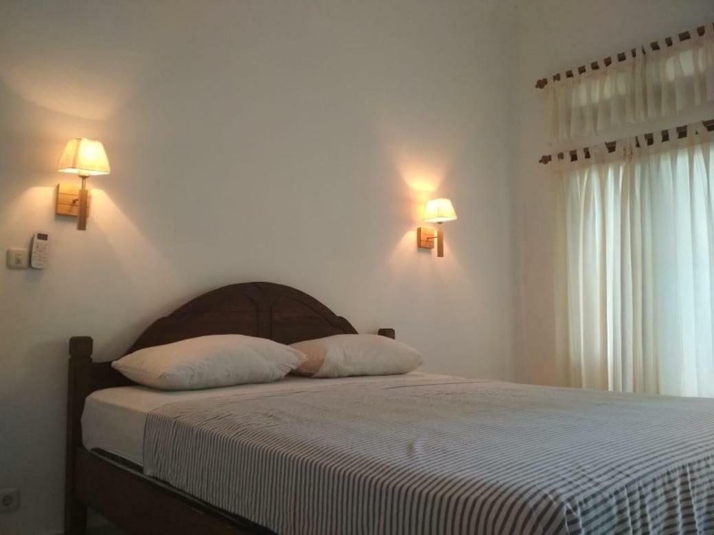 Almaida II Gili Trawangan Bed & Breakfast Exterior photo